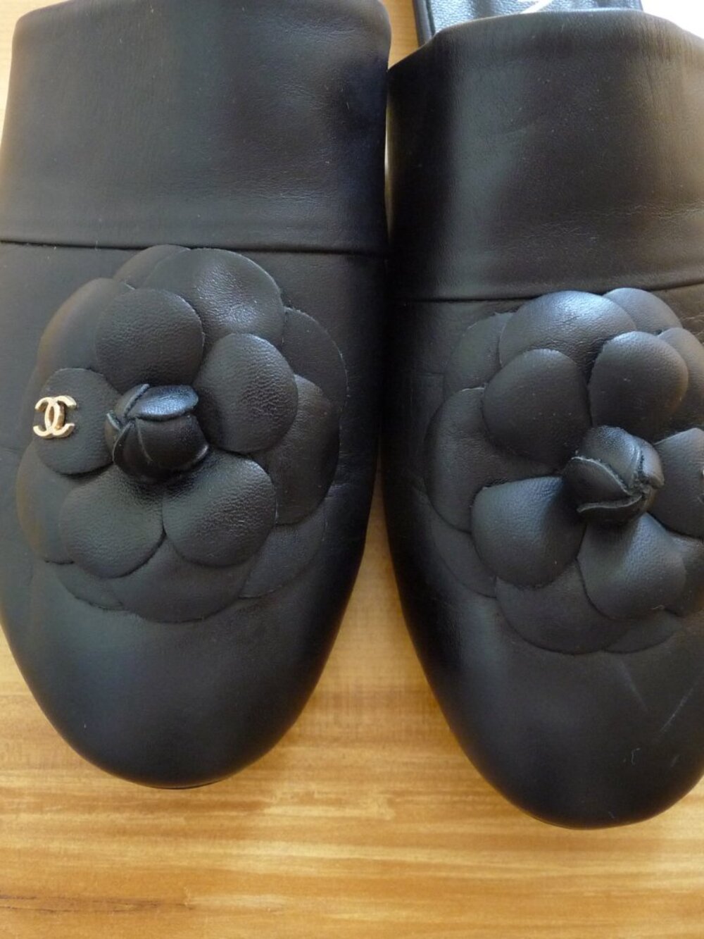 CHANEL CAMELIA BLAK LAMB LEATHER FLAT MULES SZE  EU40 /US 9 EXCELLENT CONDITION - Picture 5 of 8